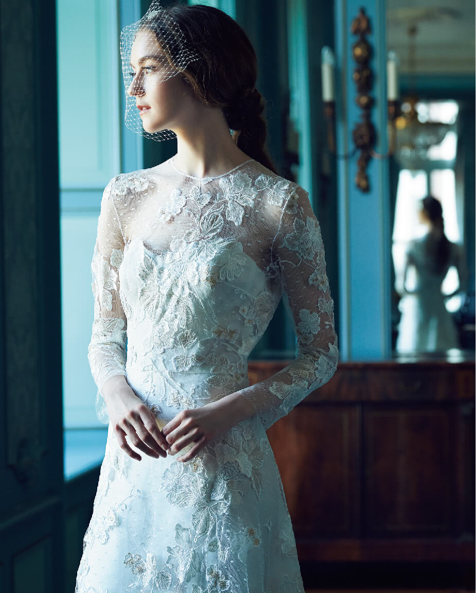 DRESS:04-11993 / HEADACCESSORY:05-8606 / EARRINGS:07-8811