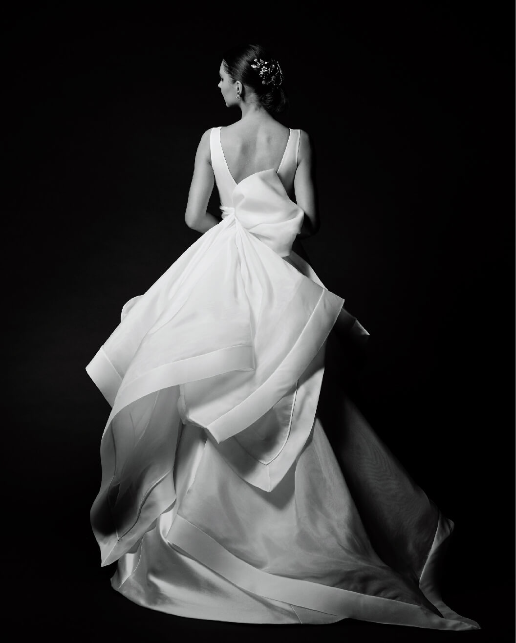 DRESS:03-6743 / HEADACCESSORY:05-8604 / EARRINGS:07-8749