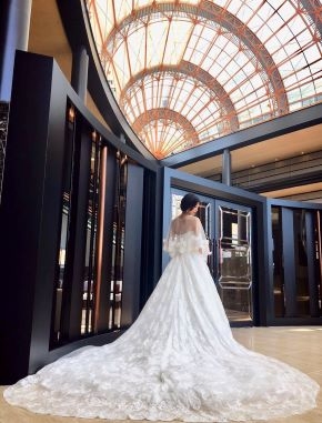 秋冬のブライズスタイルにおすすめ！MARCHESA(マルケーザ)のレースがエレガントなケープ付きドレスのご紹介【JUNOシーホーク店】