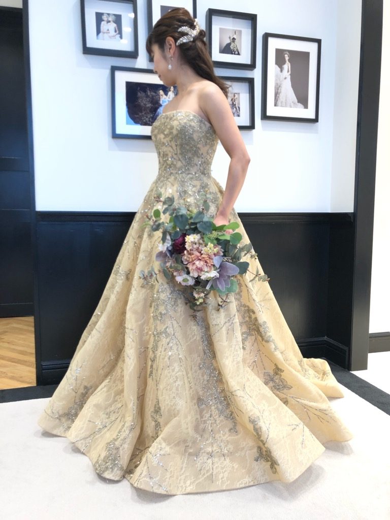 TONY WARD（トニー ワード）のカラードレスでゲストを魅了する花嫁に