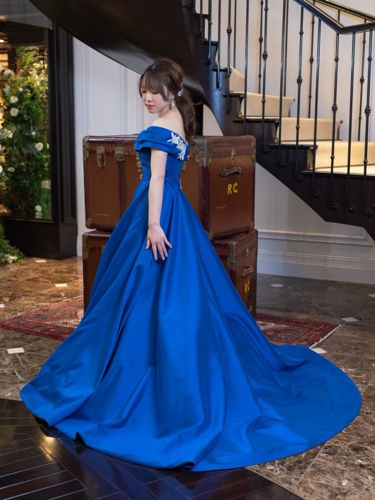 ロイヤルブルーが上品な オリジナルカラードレス   ジュノ