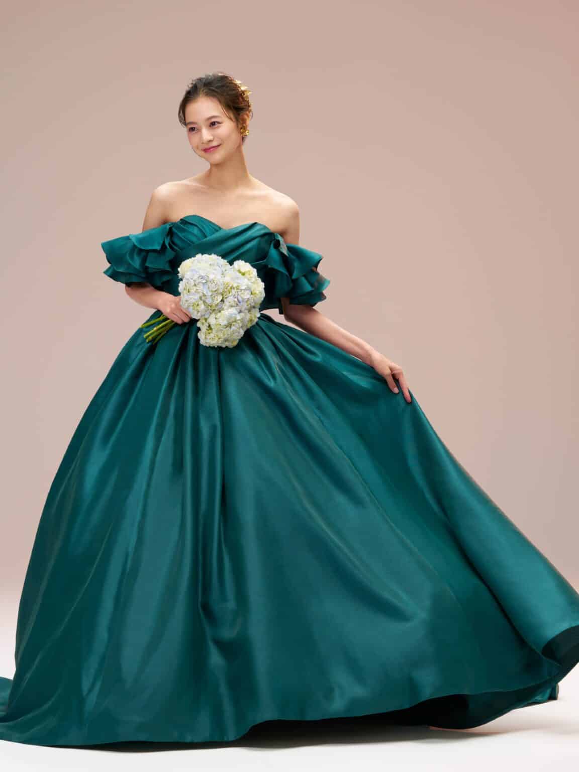 グリーンドレス ディープグリーンドレス 寒色系ドレス esum エスム green dress カラードレス オフショルダー サテンドレス フリルショルダー エレガント お色直し