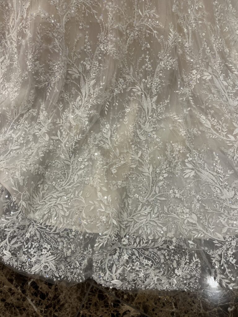 ウェディングドレス　JUNO　esum　ビーディング 