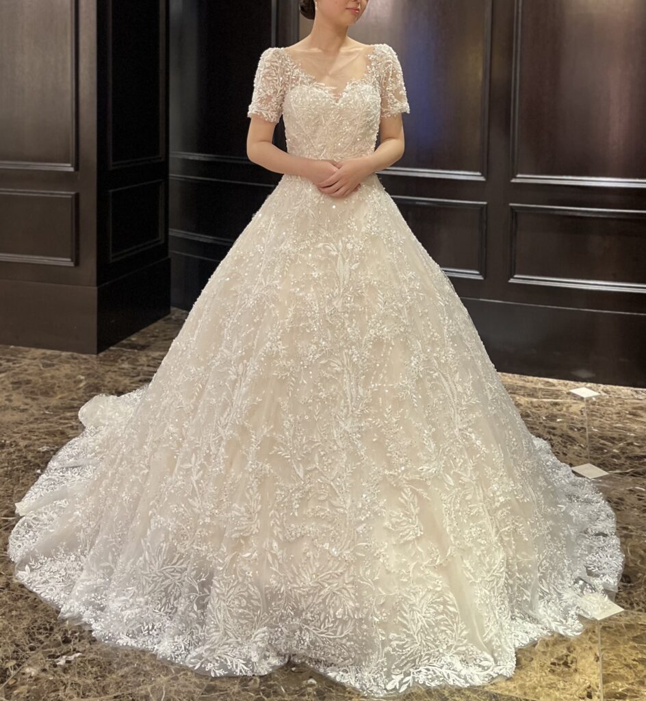 ウェディングドレス　esum　ビーディング