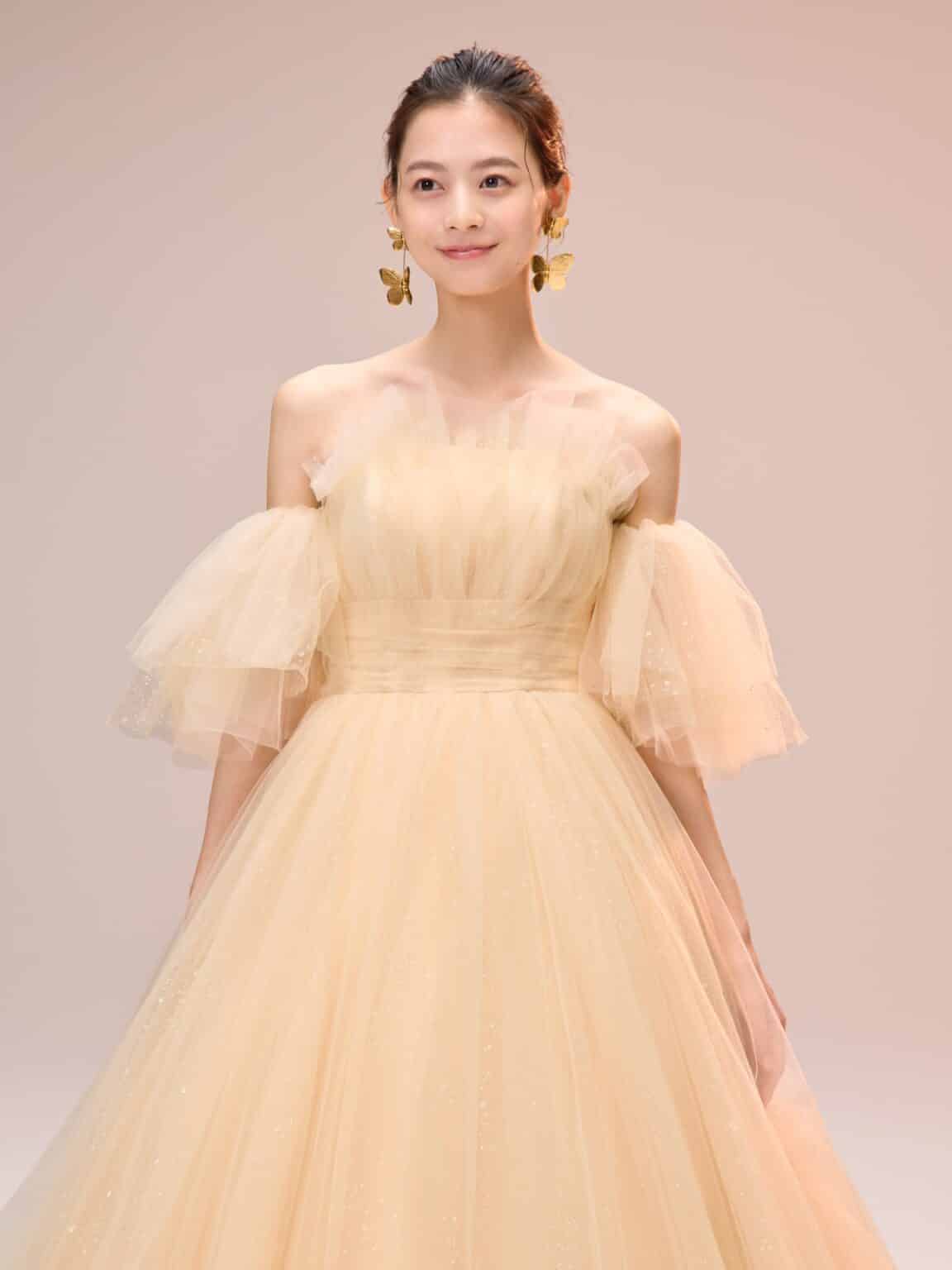 CECIL グリッタードレス ベージュドレス ニュアンスカラードレス 暖色系ドレス カラードレス お色直し 結婚式 エスム esum オフショルダー パフスリーブ 袖付きドレス ボリュームドレス