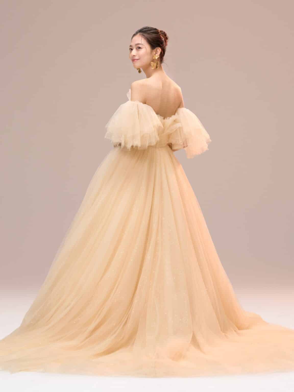 CECIL グリッタードレス ベージュドレス ニュアンスカラードレス 暖色系ドレス カラードレス お色直し 結婚式 エスム esum オフショルダー パフスリーブ 袖付きドレス ボリュームドレス