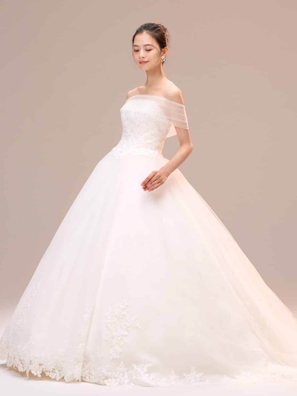 Meyer メイヤー ドームライン チュールドレス ウェディングドレス 結婚式 花嫁 wedding dress weddingdress エスム esum オフショルダー ショール ケープ ドームラインワイド ボリュームドレス プリンセスライン プリンセスドレス ウェディング ホテルウェディング レース スパンコール