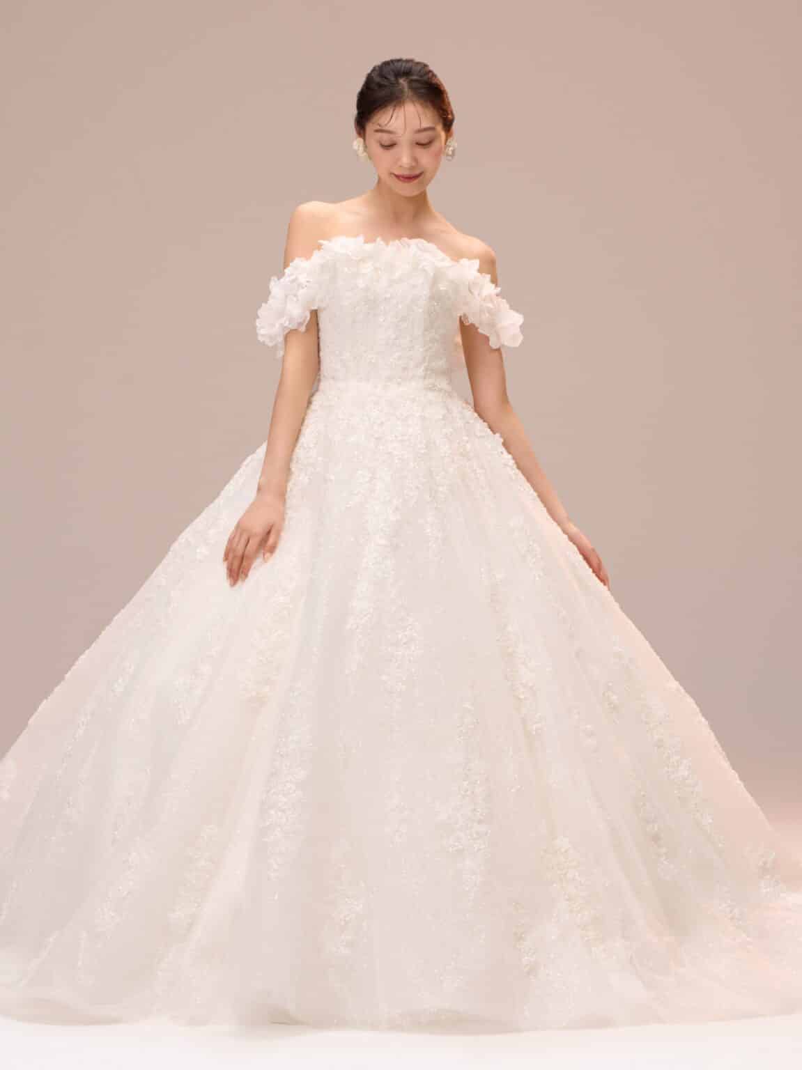 03-0412 “Martigny (マルティニ）” 2WAY エスム esum オフショルダードレス オリジナル ビーディングチュール ボリュームドレス フラワーモチーフ レース ３Dフラワー バーサー Aライン ウェディングドレス 結婚式